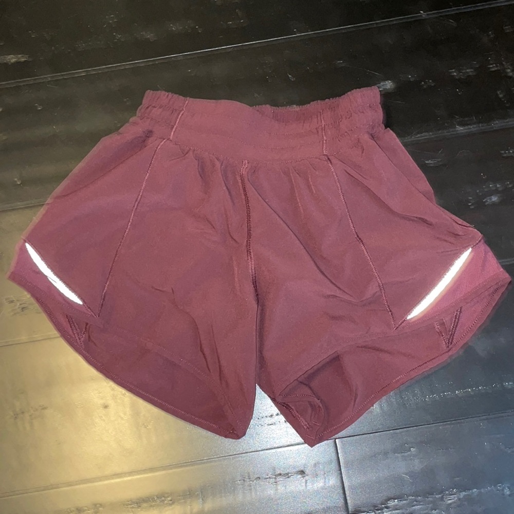 Lululemon Hotty Hot 4 Inch shorts